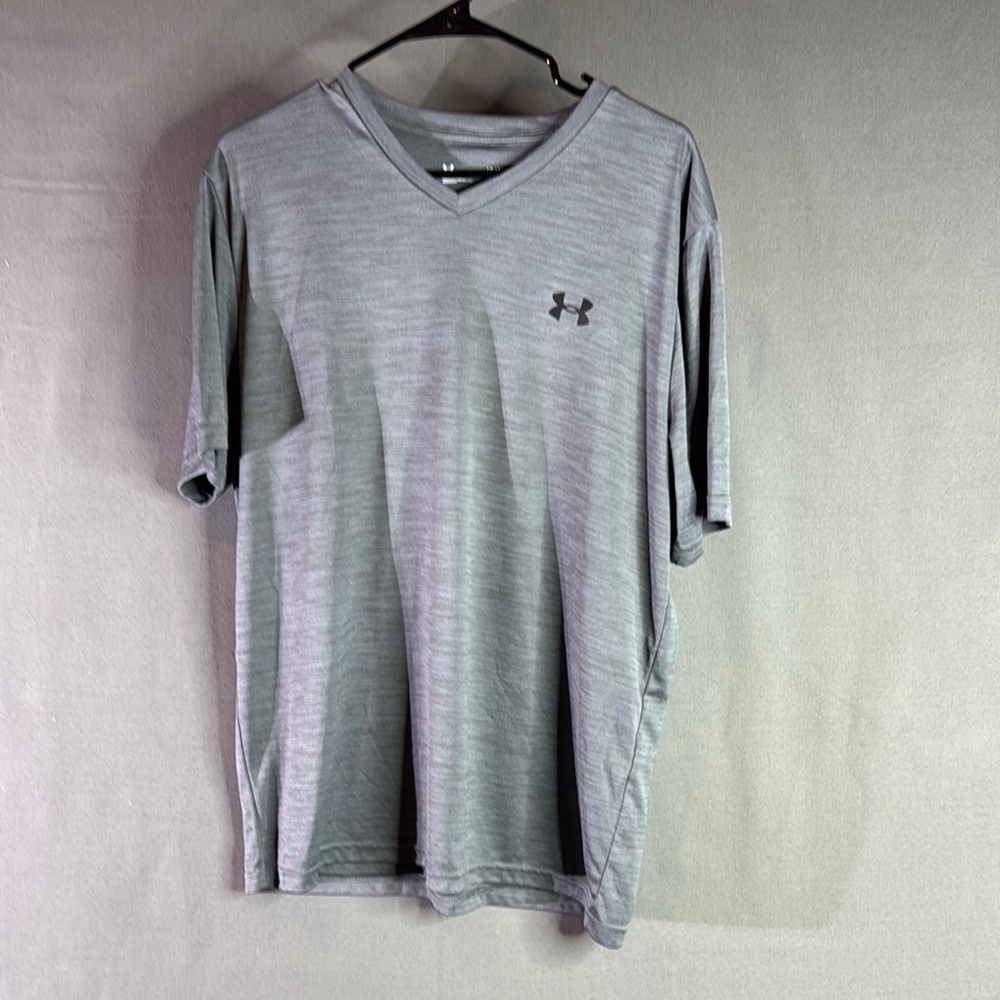 Under Armour Men's Gray V-Neck Shirt‎ large
